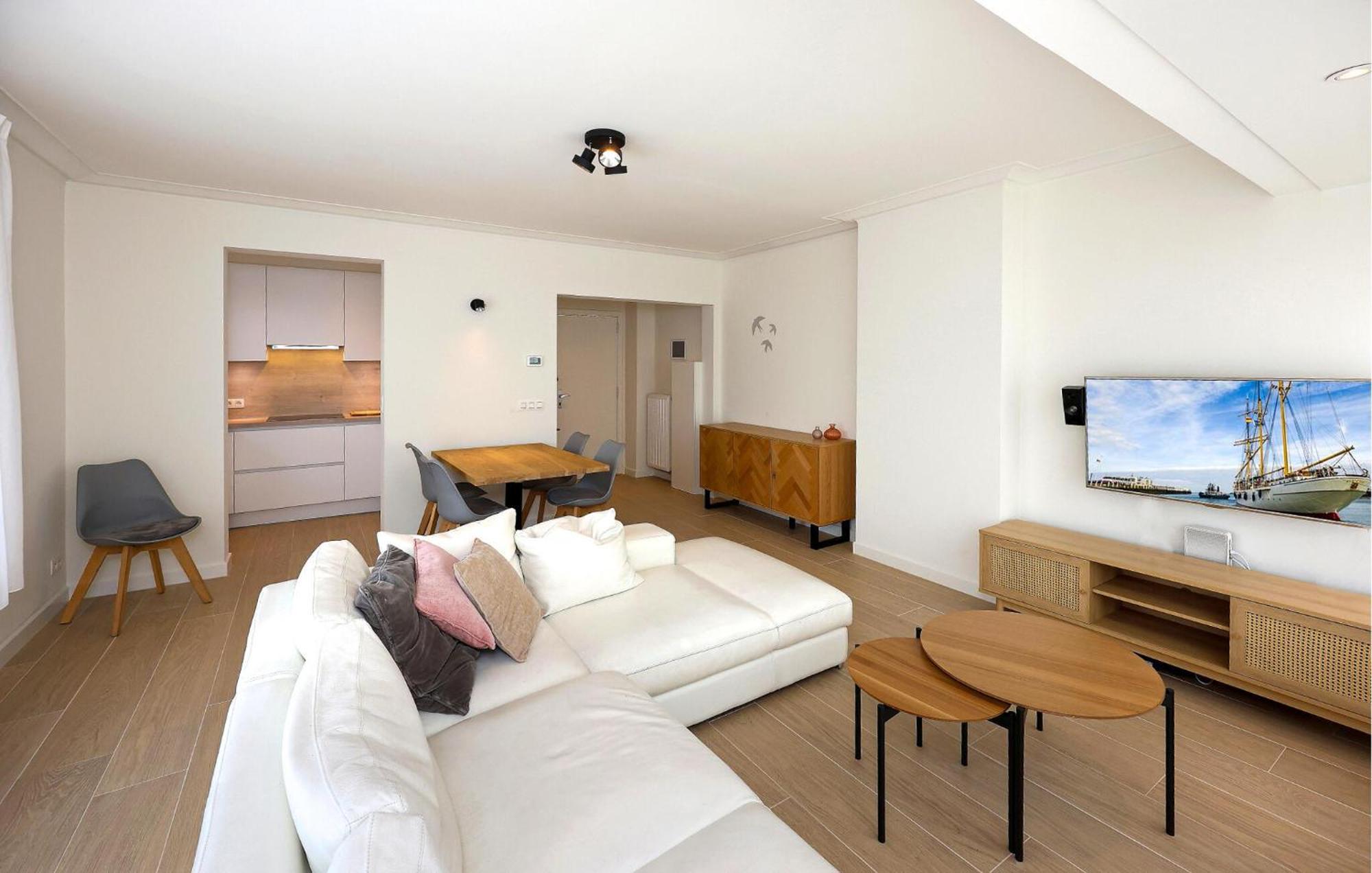 Appartement Stunning In With Kitchen